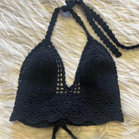 La Hearts Charcoal Crochet Top - Picture 3 of 4